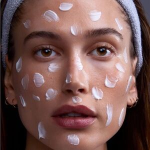 RHODE BARRIER RESTORE CREAM.